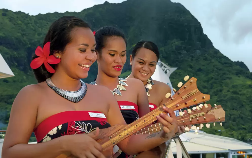 Paul Gauguin Cruises MS Paul Gauguin Les Gauguins 3 ©Paul Gauguin Cruises.jpg